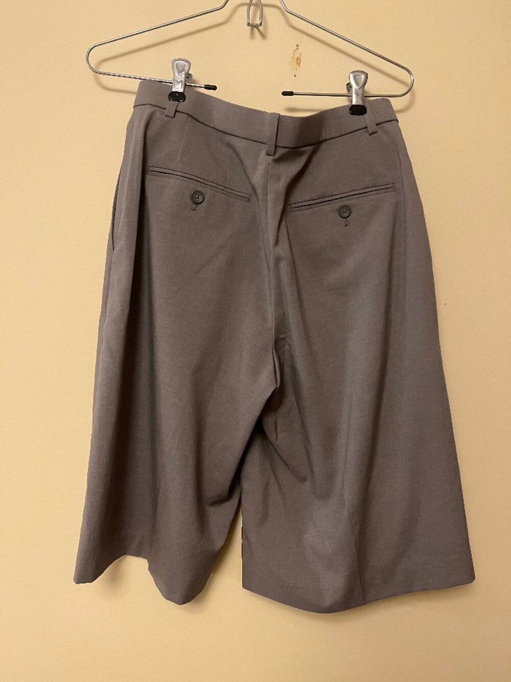 UNIQLO : C Gray Tailored Bermuda Shorts / Suiting Dress Shorts
